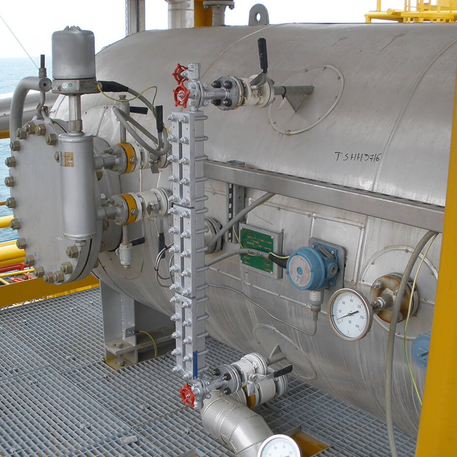 H2S removal units with solid bed technology